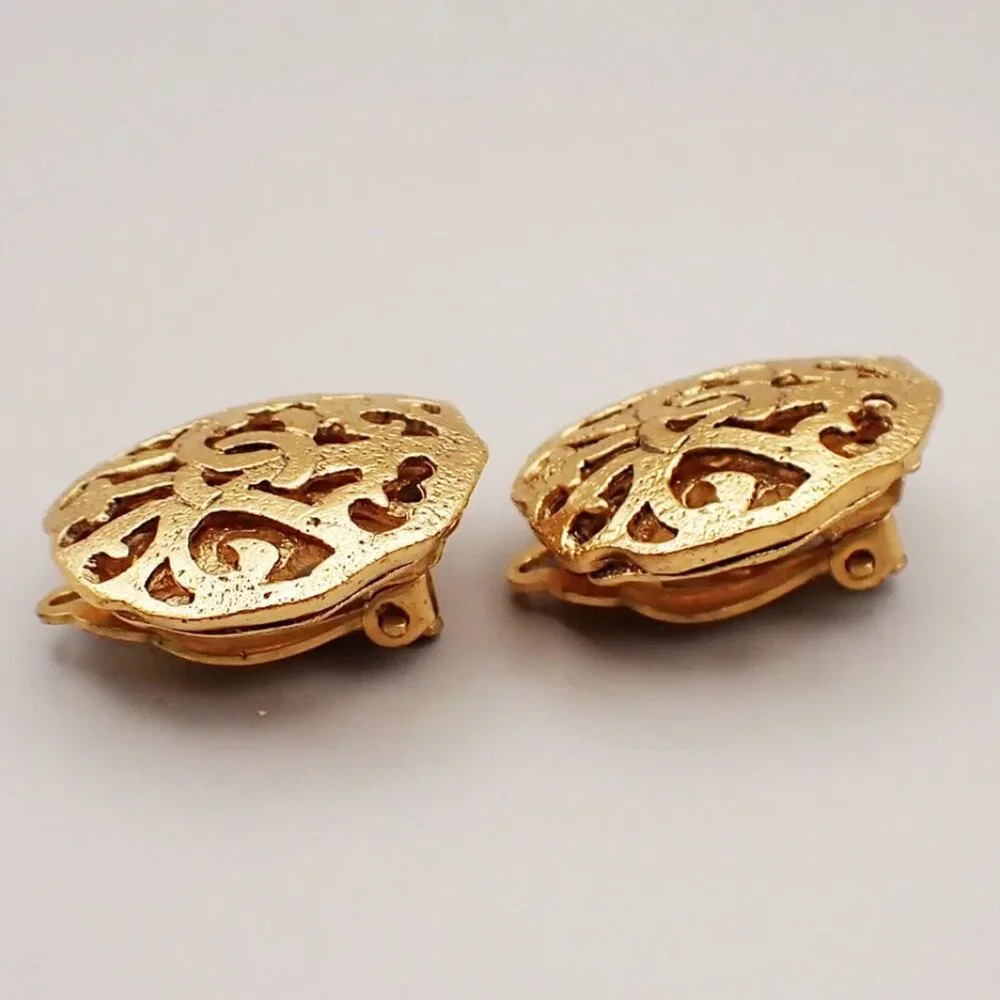 CHANEL CC Logo Button Large Earrings 25 Clip-On GHW France Vintage 398-082525 - Picture 2 of 8